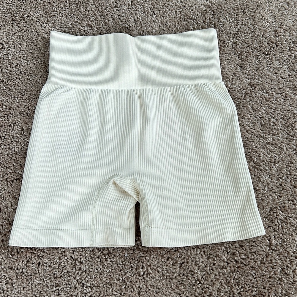OQQ Small women’s biker shorts in cream